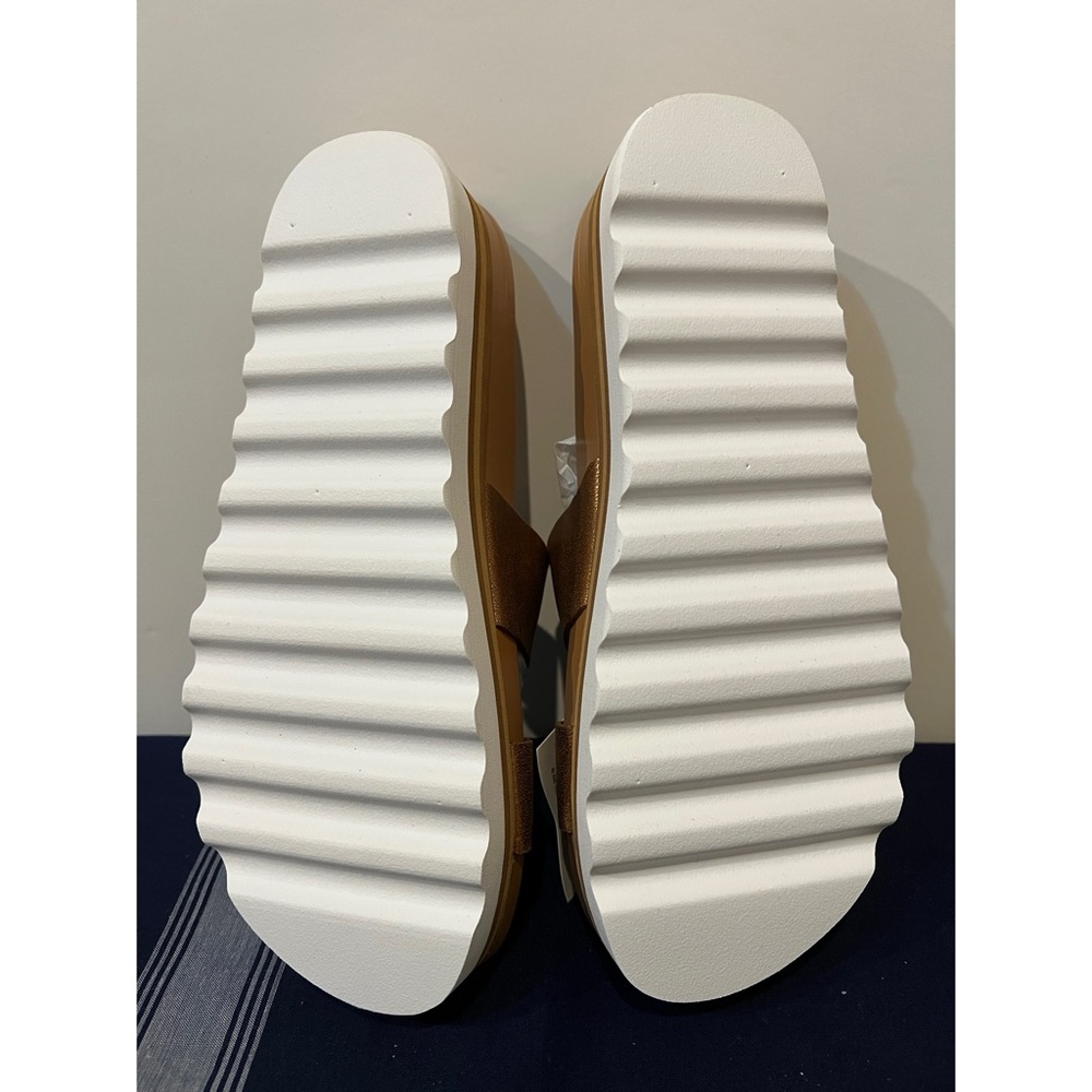 New in box Reef sandals. - Picture 5 of 12